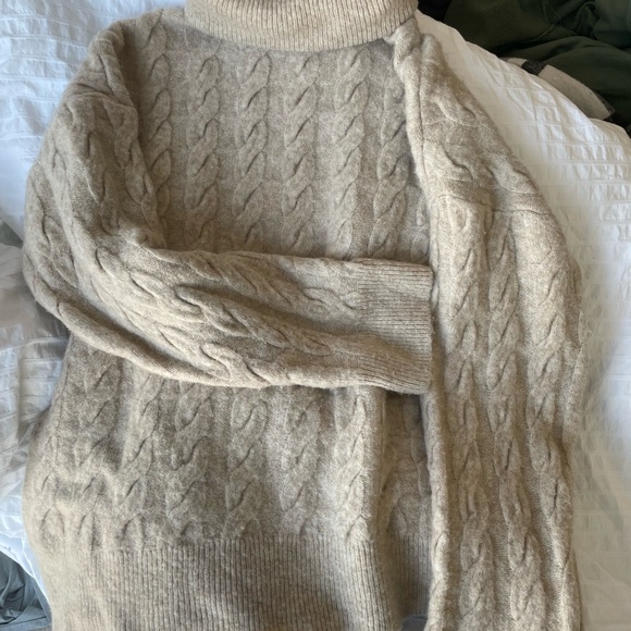 Cable Knit Sweater - H&M - Picture 2 of 3